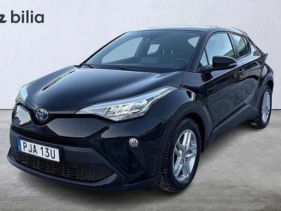 Svart Begagnad 2022 Toyota C-HR Active SUV | 239 900 kr (Marknadspris)