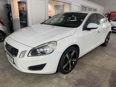 Begagnad Volvo S60 Momentum 163 HK (119 kW) 2011 Vit Sedan