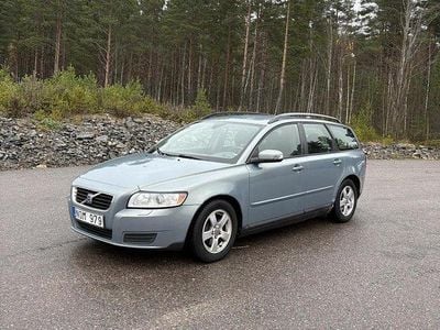 Blå Begagnad 2008 Volvo V50 Kinetic Kombi | 26 900 kr (Marknadspris)