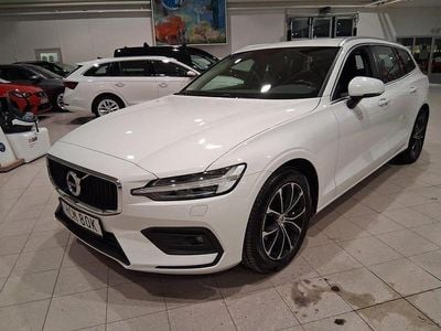 Vit Begagnad 2020 Volvo V60 Momentum Kombi | 259 000 kr