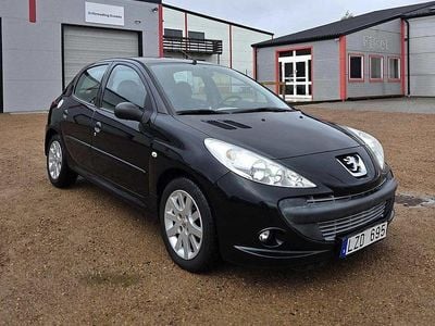 Svart Begagnad 2011 Peugeot 206 Halvkombi | 39 900 kr (Marknadspris)