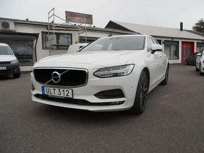 Vit Begagnad 2017 Volvo V90 Momentum Kombi | 139 500 kr