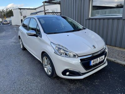 begagnad Peugeot 208 5-dörrar Style med panoramatak