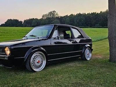 Svart metallic med guld Begagnad 1983 VW Golf Cabriolet Cab | 60 000 kr
