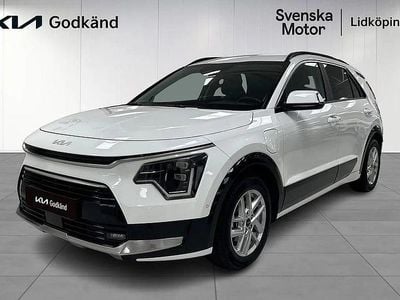Vit Begagnad 2023 Kia Niro Advance SUV | 364 200 kr (Marknadspris)