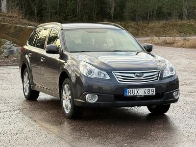 Grå metallic Begagnad 2012 Subaru Outback Kombi | 117 500 kr (Lite dyr)