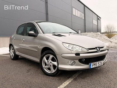 Begagnad Peugeot 206 109 HK (80 kW) 2006 Grå Halvkombi