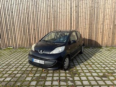 Begagnad Peugeot 107 68 HK (50 kW) 2007 Svart Halvkombi