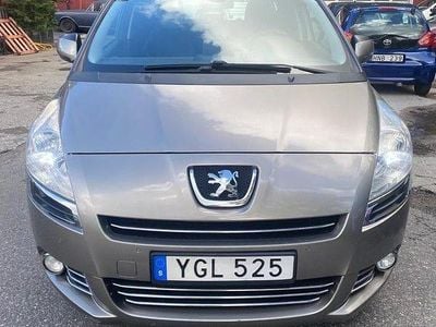 Begagnad Peugeot 5008 112 HK (82 kW) 2012 Grå Minibuss