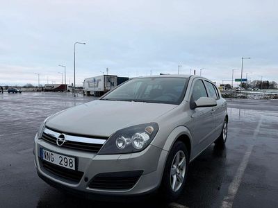 Begagnad Opel Astra 105 HK (77 kW) 2007 Grå