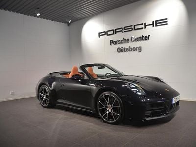 Svart Begagnad 2025 Porsche 911 Carrera Cab | 1 795 000 kr