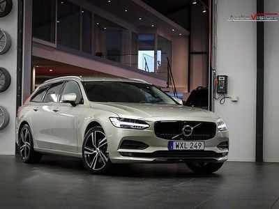 Ljusbrun Begagnad 2017 Volvo V90 Momentum Kombi | 259 900 kr (Marknadspris)