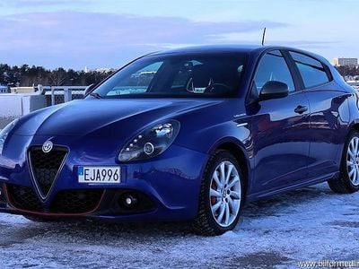 Blå Begagnad 2017 Alfa Romeo Giulietta Veloce Halvkombi | 199 500 kr