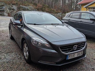Begagnad 2013 Volvo V40 Halvkombi | 74 000 kr (Marknadspris)