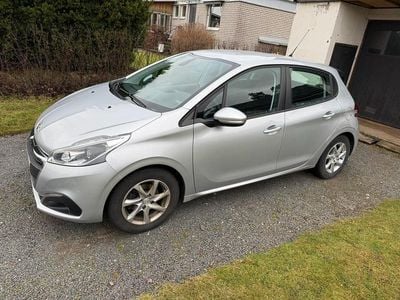 Ljusgrå metallic Begagnad 2015 Peugeot 208 Halvkombi | 69 900 kr (Superpris)