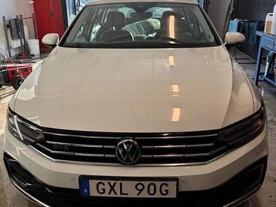 Vit Begagnad 2021 VW Passat GTE Kombi | 245 000 kr (Marknadspris)