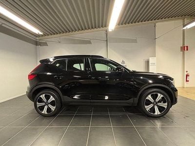 Svart Begagnad 2022 Volvo XC40 Core SUV | 314 900 kr