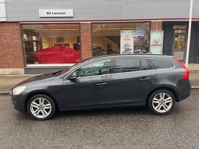 Grå Begagnad 2011 Volvo V60 Momentum Kombi | 69 000 kr (Marknadspris)