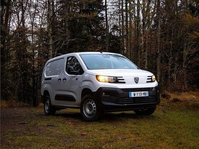 Vit kaolin Begagnad 2024 Peugeot Partner Minibuss | 524 875 kr