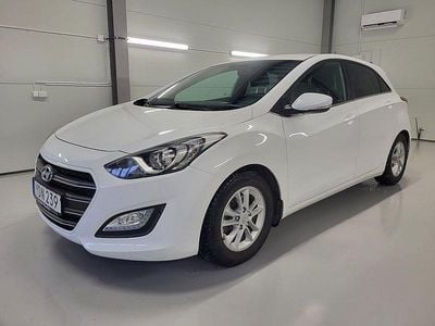 Begagnad Hyundai i30 Comfort 135 HK (99 kW) 2016 Vit Halvkombi