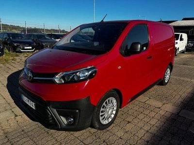 Röd Begagnad 2018 Toyota Proace Minibuss | 189 900 kr (Lite dyr)