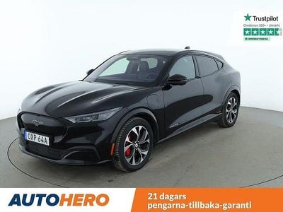 Svart Begagnad 2022 Ford Mustang Mach-E SUV | 336 000 kr (Bra pris)