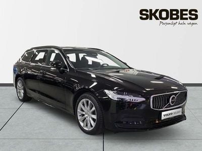 Svart Begagnad 2022 Volvo V90 Momentum Kombi | 364 400 kr (Marknadspris)