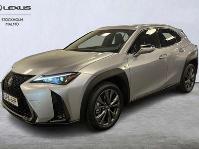 Silver Begagnad 2025 Lexus UX 300h Sport Design Packet SUV | 389 000 kr (Marknadspris)