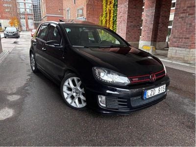 Svart Begagnad 2012 VW Golf VII Edition Halvkombi | 155 000 kr (Marknadspris)