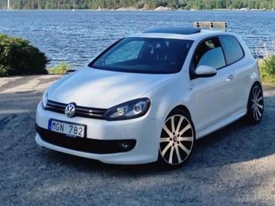 Vit Begagnad 2011 VW Golf VI R-line Halvkombi | 104 900 kr (Dyr)