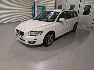 Vit Begagnad 2011 Volvo V50 Momentum Kombi | 79 900 kr (Lite dyr)