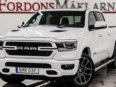 begagnad Dodge Durango RAM 1500 LARAMIE SPORT HEMI V8 ETORQUE RAMBOX 2021, Halvkombi