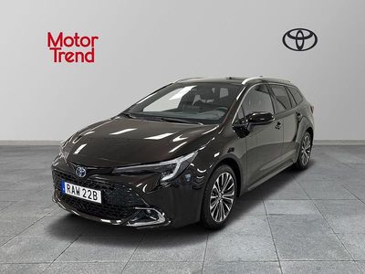 Mörkbrun (brun) Begagnad 2024 Toyota Corolla Style Kombi | 304 900 kr (Marknadspris)