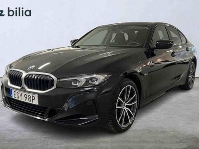 Begagnad BMW 330e 2023 Svart Sedan