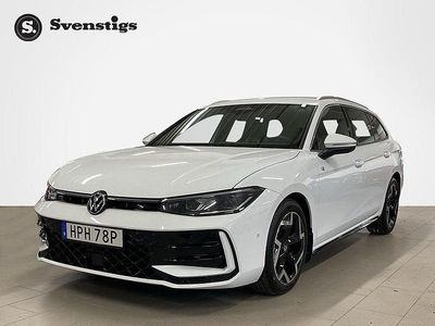 Vit Begagnad 2024 VW Passat R-line Kombi | 389 900 kr (Dyr)