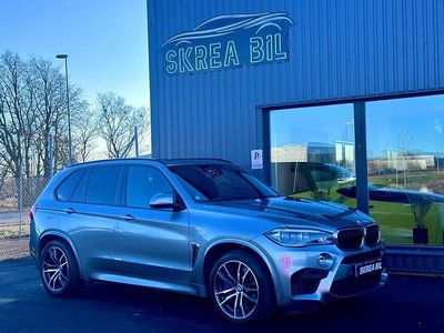 Grå Begagnad 2015 BMW X5 M SUV | 529 900 kr
