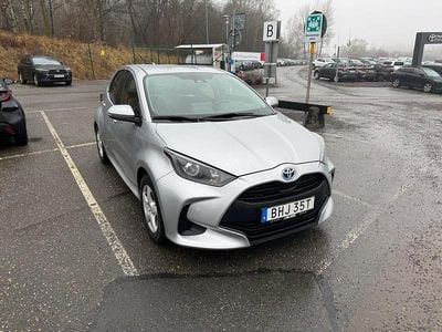 Begagnad Toyota Yaris Hybrid 116 HK (85 kW) 2021