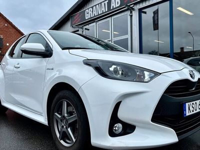 begagnad Toyota Yaris Hybrid CVT 5D Drag 2021, Halvkombi