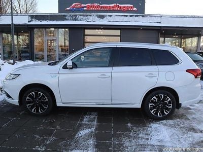 Silky white Begagnad 2016 Mitsubishi Outlander SUV | 165 900 kr (Marknadspris)