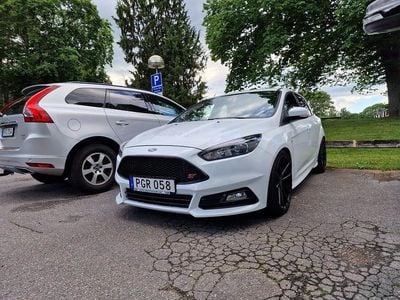 Begagnad Ford Focus 182 HK (133 kW) 2017 Vit