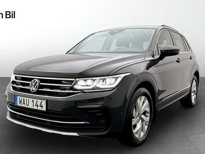 Grå Begagnad 2023 VW Tiguan Elegance SUV | 339 900 kr (Marknadspris)