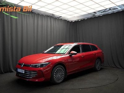 Röd Begagnad 2025 VW Passat Elegance Kombi | 439 800 kr (Bra pris)