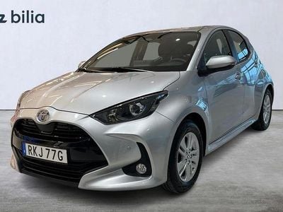 Begagnad Toyota Yaris Hybrid Active 117 HK (86 kW) 2025 Silver Halvkombi