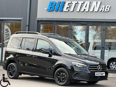 Ljusblå (svart) Begagnad 2024 Mercedes T180 Minibuss | 529 900 kr
