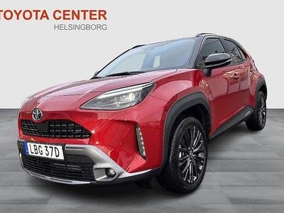 Röd Begagnad 2023 Toyota Yaris Cross SUV | 309 900 kr (Marknadspris)