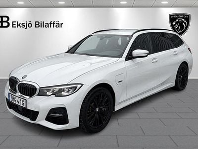 Begagnad BMW 330e M Sport 184 HK (135 kW) 2022 Vit Kombi
