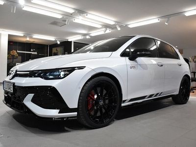 Vit Begagnad 2024 VW Golf VIII GTI Clubsport Halvkombi | 559 700 kr