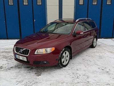Röd Begagnad 2008 Volvo V70 Summum Kombi | 119 900 kr (Dyr)