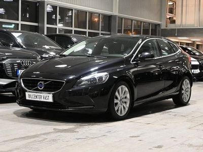 Svart Begagnad 2014 Volvo V40 Momentum Halvkombi | 159 000 kr (Marknadspris)