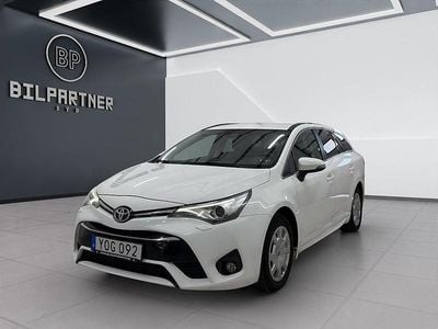 Begagnad Toyota Avensis Multidrive S 152 HK (111 kW) 2018 Vit Kombi